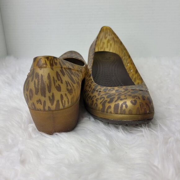 Crocs Carlisa Womens Mini Wedge Shoes Size 8 Slip On Closed Toe Leopard Print - Picture 7 of 11